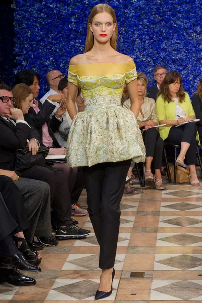 Look 7